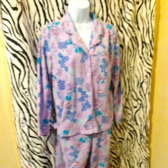 2/$20 VS Pink fuzzy 2 piece pajamas size small. - Picture 1 of 9